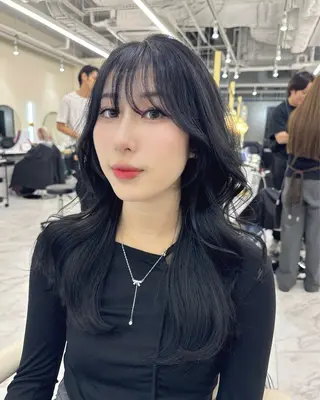 セミロング カラー ヘアアレンジ 🤍layer🤍 リナのヘアスタイル