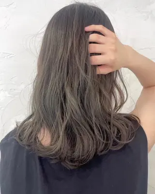 セミロング SiLO 【シロ】のヘアスタイル