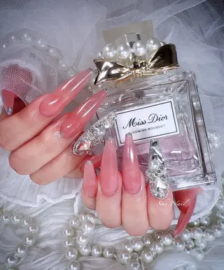 ネイル She_nail所属・ELSA_ Bellaのネイルデザイン