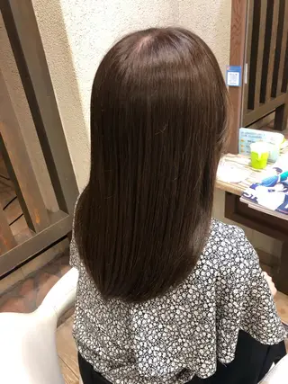 セミロング カラー 阿部 美咲のヘアスタイル