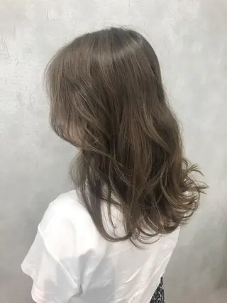 ミディアム カラー universe tokyoのヘアスタイル
