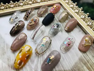 ネイル 【尾下】 ロイヤル•セラピストのネイルデザイン