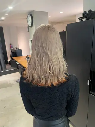 ミディアム カラー youres hair 新宿3丁目店所属・🍫ハイトーン✖︎ 縮毛矯正🍫柴田のヘアスタイル