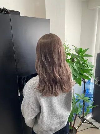 ミディアム カラー youres hair 新宿3丁目店所属・艶髪/ハイトーン /髪質改善/柴田のヘアスタイル