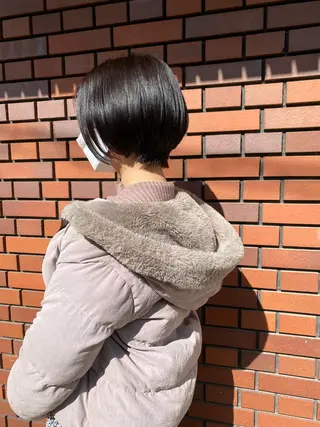 ショート カラー エイト ウメダのヘアスタイル