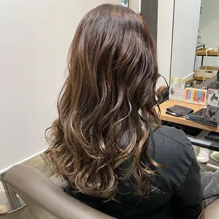 ロング カラー 細沼 葵のヘアスタイル