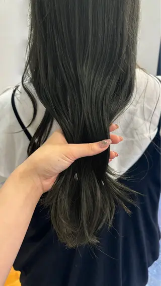 ロング カラー 石橋 華のヘアスタイル