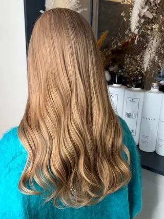 ロング カラー ブリーチカラー🌈 嘉名 真樹のヘアスタイル