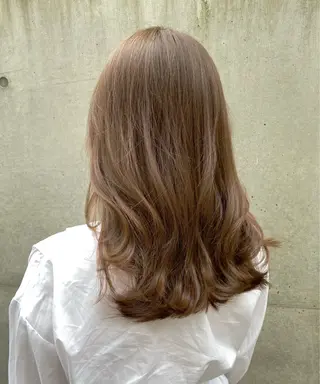 ミディアム カラー レイヤーカット /透明感カラー西田のヘアスタイル