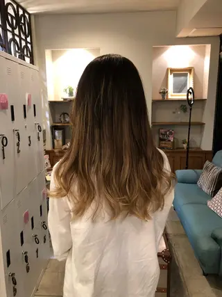 ロング AGREE Momokaのヘアスタイル