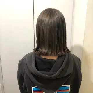 ミディアム 高津 千慧のヘアスタイル