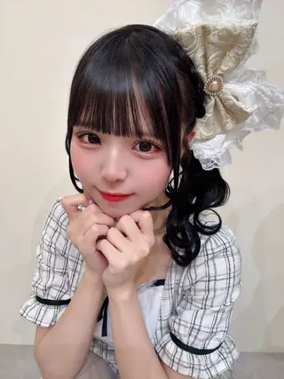 カラー ヘアアレンジ 小林愛華ピンクカラー レイヤーカット 栄のヘアスタイル