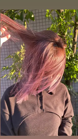 ミディアム ボブ/ハイトーン REINAのヘアスタイル