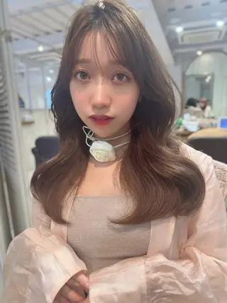 ロング カラー レイヤーカット、 大人可愛い 中村美羅のヘアスタイル