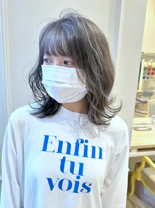 ミディアム カラー ベージュ/インナー カラー🤍Rieのヘアスタイル