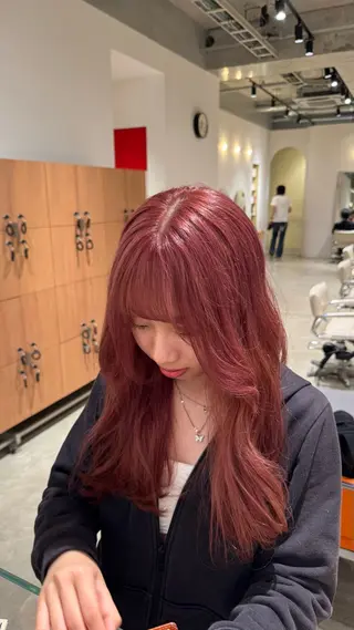 ロング Karin/ブリーチ ・ハイトーンのヘアスタイル