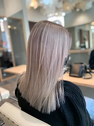 セミロング 顔タイプ診断®︎ ハイトーンカラーのヘアスタイル