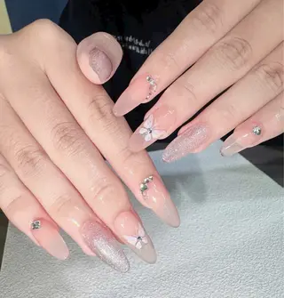 ネイル T. Leeのネイルデザイン