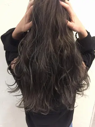 ロング カラー 韓国レイヤー外国人風 透明感カラー髪質改善のヘアスタイル