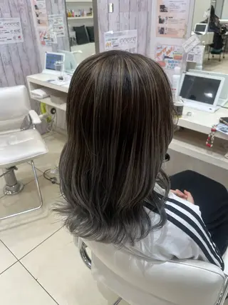 セミロング カラー 🌿似合わせブリーチ 山岸樹璃🌿のヘアスタイル