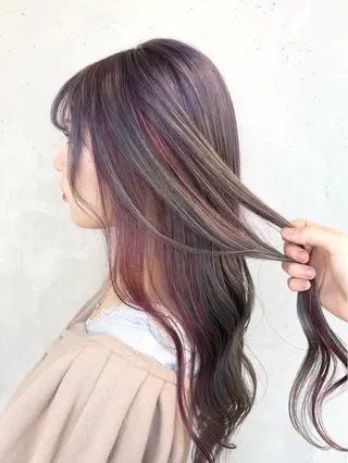 ロング カラー ヘアアレンジ ｲﾝﾅｰｶﾗｰ屋さん 🫧伊藤拓実のヘアスタイル