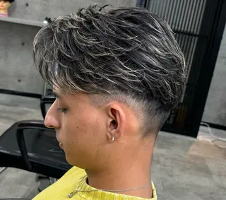 ミディアム カラー メンズ era2d所属・マコト/心斎橋 メンズ専門店のヘアスタイル