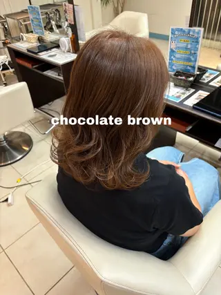 ミディアム カラー 伊藤 杏奈のヘアスタイル