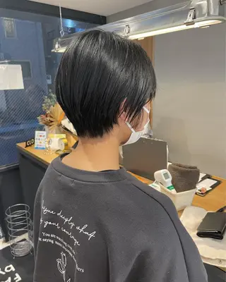 ショート 暖色カラー🍊 ボブ🌿顔周りcutのヘアスタイル