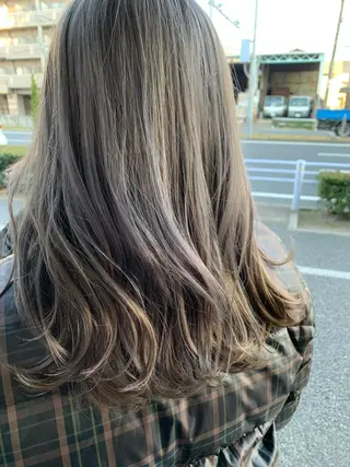 ロング カラー 浅岡 みちるのヘアスタイル