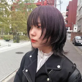 カラー ミディアム ウルフカットデザイン カラー特化アールイーのヘアスタイル