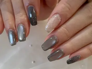 ミディアム NAIL SALON FLOR所属・キラキラネイル/ 韓国ネイルMAKIのネイルデザイン