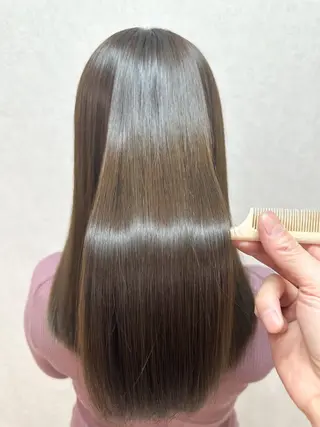 セミロング 乾かすだけで艶髪に✨ 美髪矯正⭐️難波駅のヘアスタイル