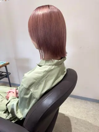 ショート ✨艶ブリーチカラー✨ ✨艶髪ストレート✨のヘアスタイル