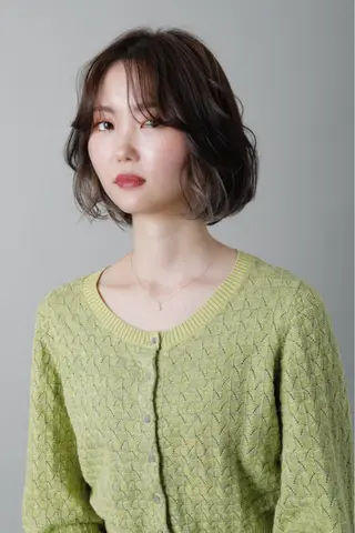 ミディアム カラー パーマ Kingdom元町店所属・ヘアメイク金坂 /カットカラー/のヘアスタイル