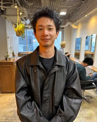 ショート パーマ メンズ グランジヘア 無造作ヘアHYUGAのヘアスタイル