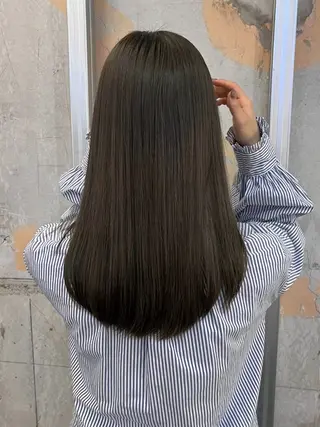 ロング ブリーチなしカラー /ベージュカラーのヘアスタイル