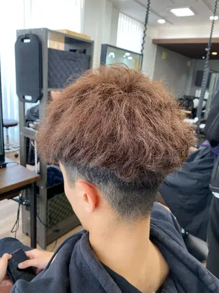 カラー メンズ アラワラブルー所属・アラワラブルー 藤原のヘアスタイル