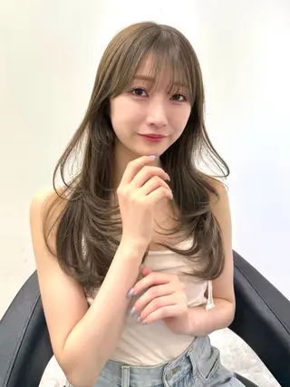 ロング カラー レイヤー オリーブ/ グレージュ/添田晃基のヘアスタイル