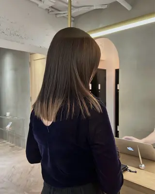 セミロング レイヤーカット/栄/ 顔周り/キトウモエノのヘアスタイル