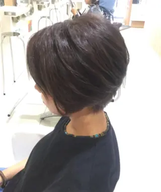 ショート カラー 松吉 純平のヘアスタイル