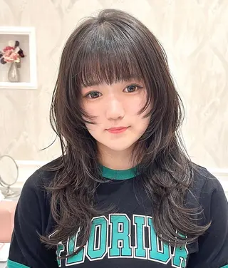 セミロング 大阪ウルフカット 🐺デザインカラーのヘアスタイル