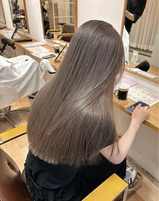 ロング カラー グレージュ× ボブ× ハイトーン　前田隆太のヘアスタイル