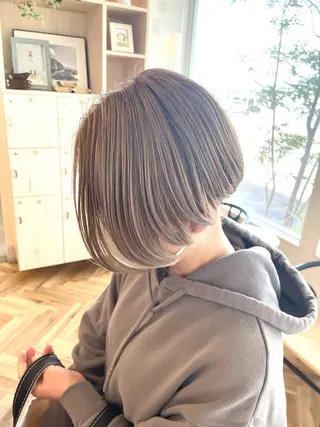 ショート カラー 奧村 真奈のヘアスタイル
