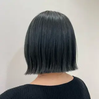 ショート カラー 崎山 紗吏のヘアスタイル