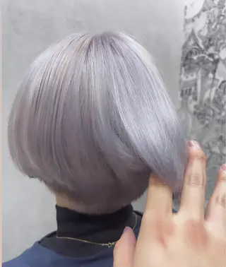 ショート カラー ハイトーン/ワンカラ /レイヤー/ウルフのヘアスタイル