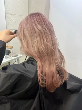 ロング カラー 渡 汐音のヘアスタイル