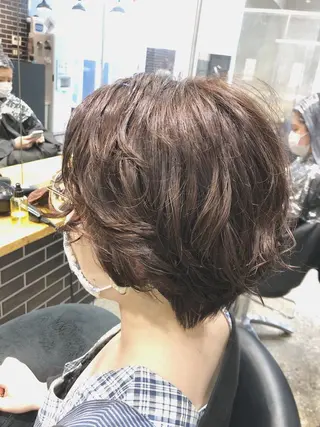 ショート カラー パーマ mai🐷髪質改善 🖤透ける暗髪🖤のヘアスタイル