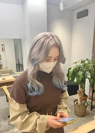 ロング カラー SALOWIN柏Suite所属・柏最安値インナー/ イヤリング/岡本智樹のヘアスタイル