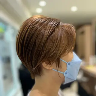 ショート カラー 崎山 紗吏のヘアスタイル