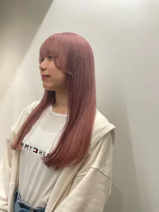 ロング カラー ⭐ハイトーンブリーチ ミルクティーピンクのヘアスタイル
